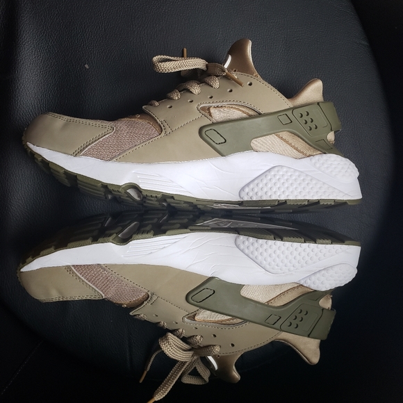 Nike Air Huarache ‘Khaki’. - Picture 4 of 16